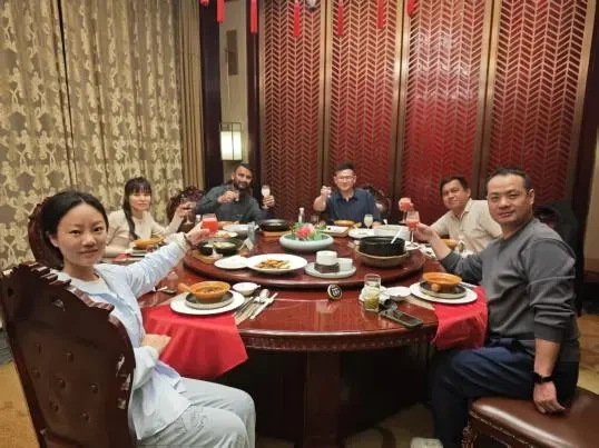 Известният производител на индийски автобуси въвежда оборудване за вакуум с д...